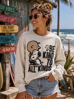 Peanuts Snoopy Charlie Brown Be Kind To All Kinds Sherpa Graphic Sweatshirt M